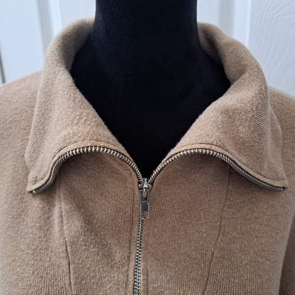 Abercrombie & Fitch Soft AF Collection Men's Beige Sweater  Size XS - Picture 2 of 10